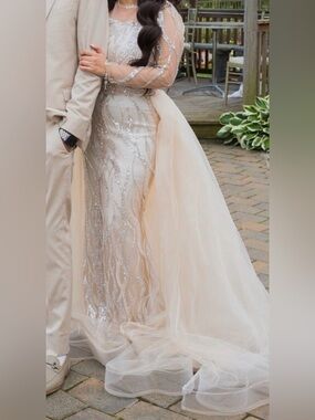 Elegant Gold Evening Gown with Sequin Detail